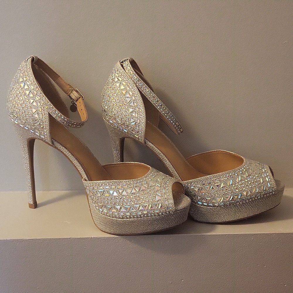 Icy Thalia Sodi Silver Peeptoe